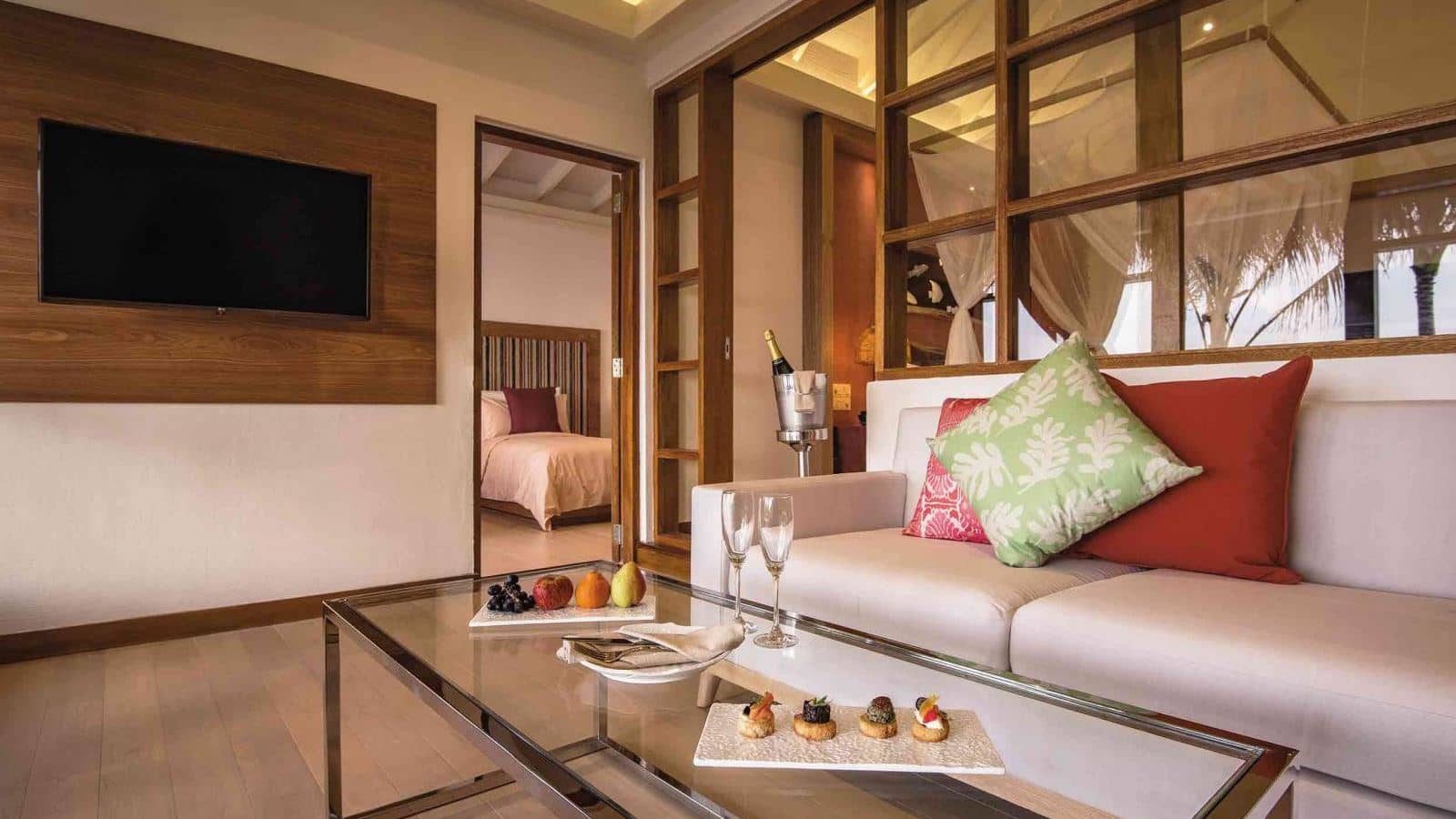 rooms-2-bedroom-beach-pool-suite