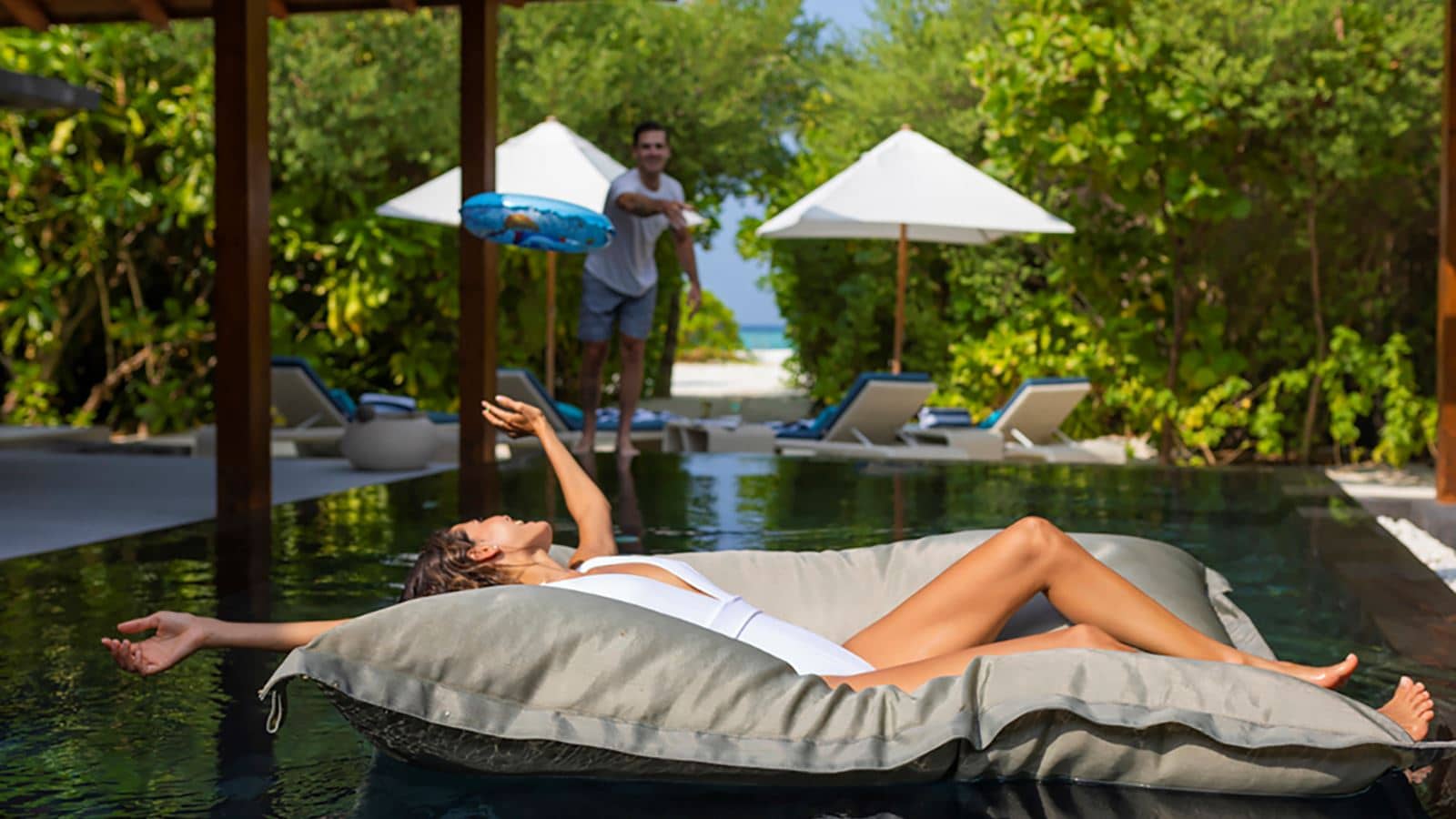rooms-fourbedroom-beach-pool-residence