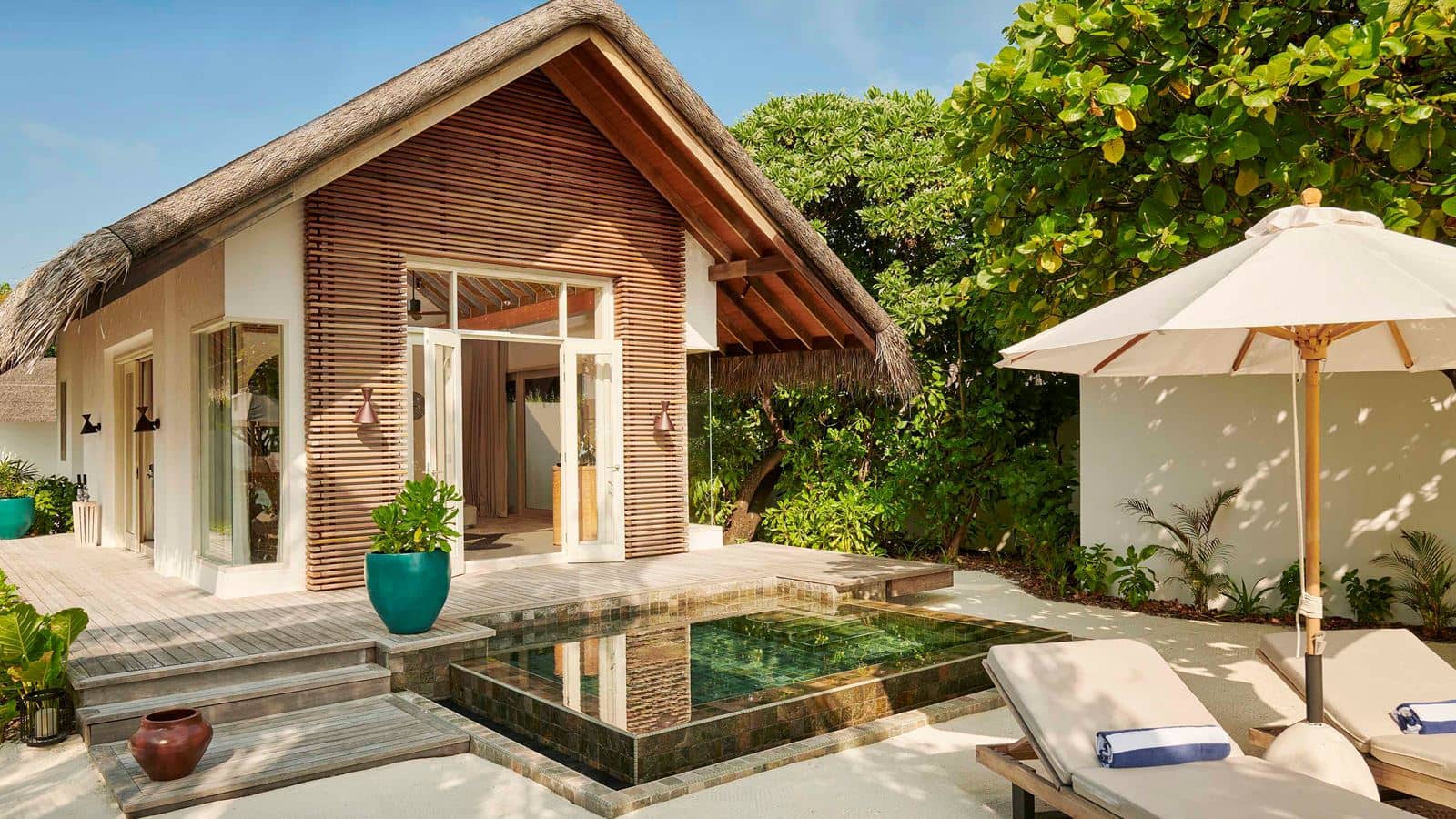 rooms-sunrise-beach-villa-with-pool