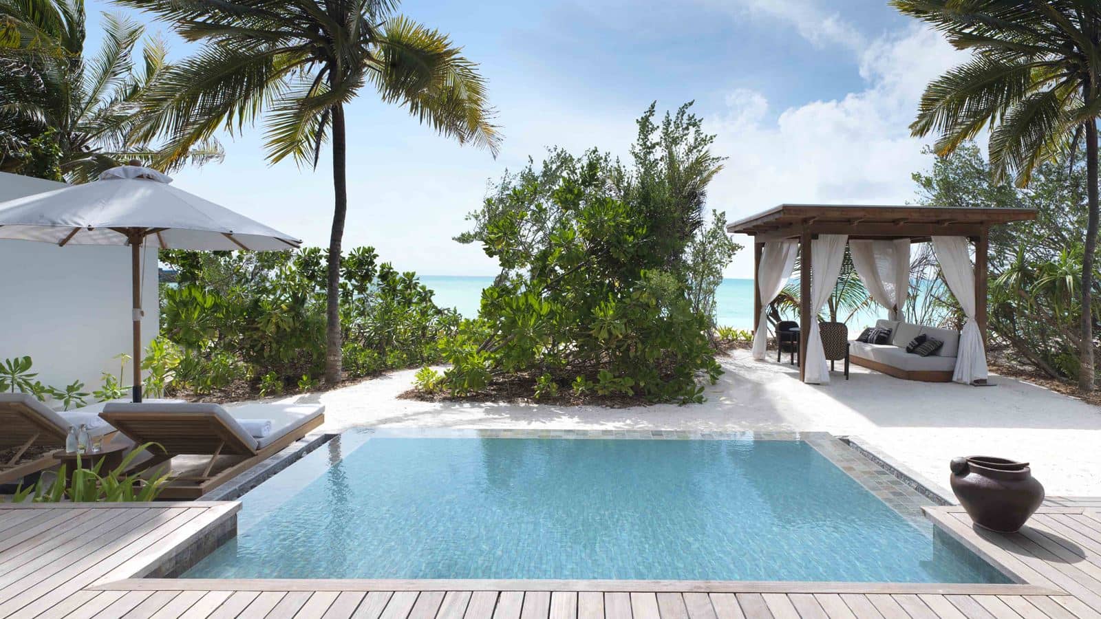 rooms-sunset-deluxe-beach-villa-with-pool