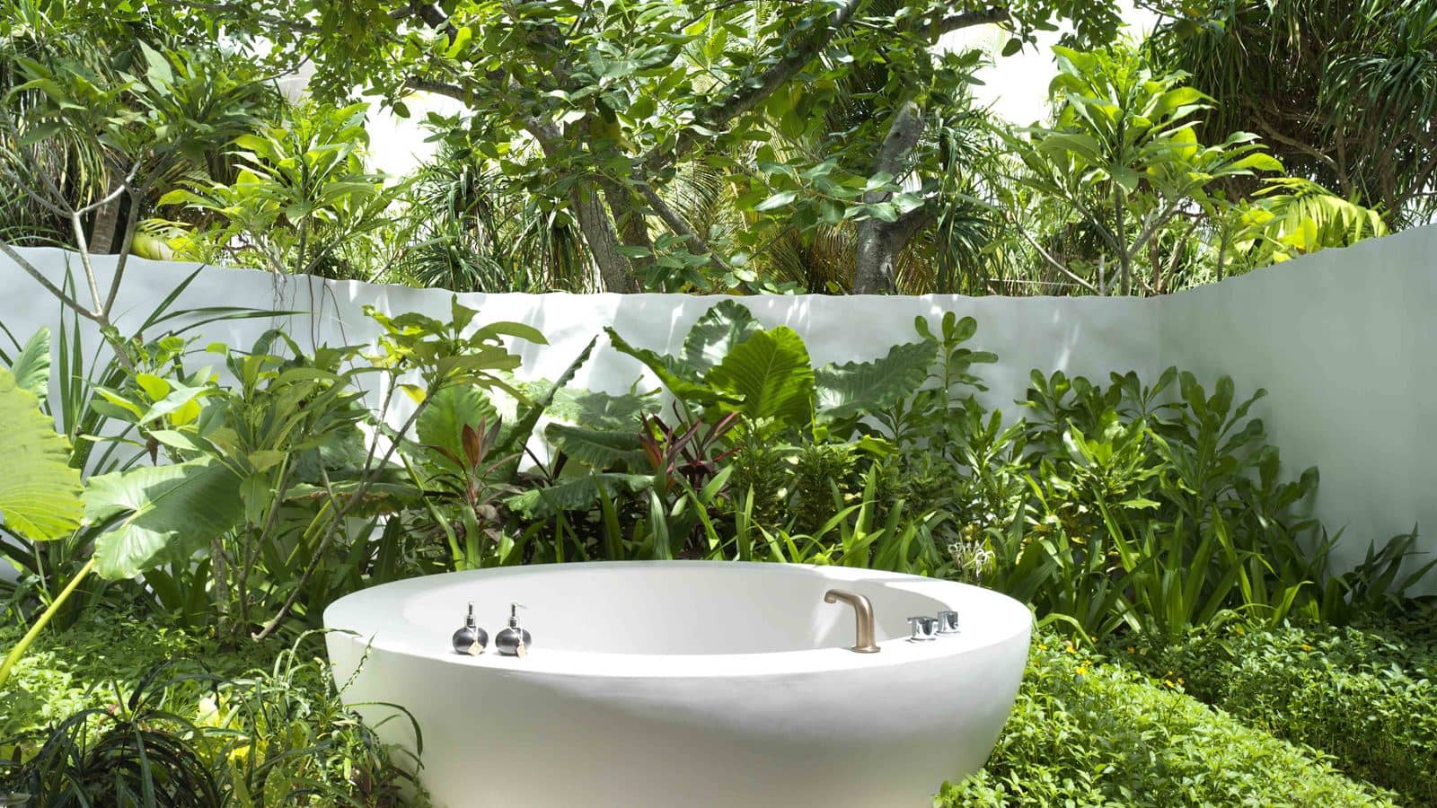 rooms-sunrise-deluxe-beach-villa-with-pool