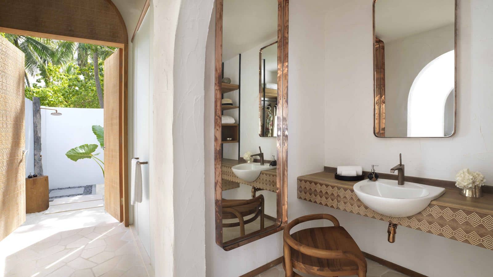 rooms-sunrise-deluxe-beach-villa-with-pool