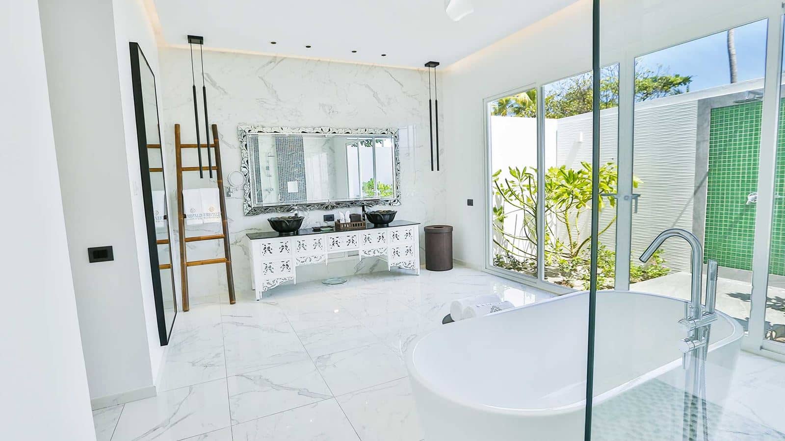 rooms-marina-beach-villa-with-pool