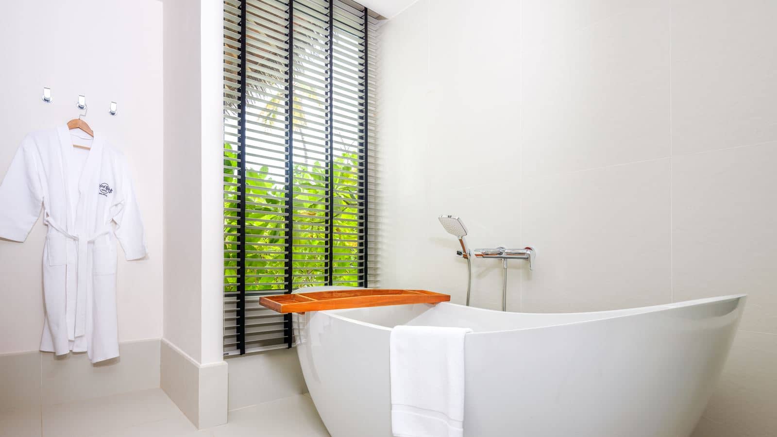 rooms-gold-beach-villa--twin