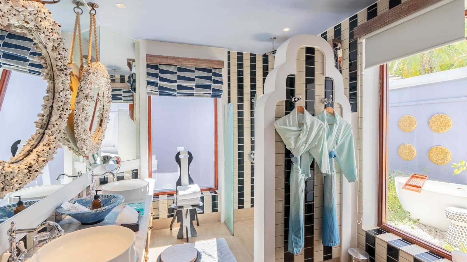 rooms-two-bedroom-family-beach-villa-with-pool