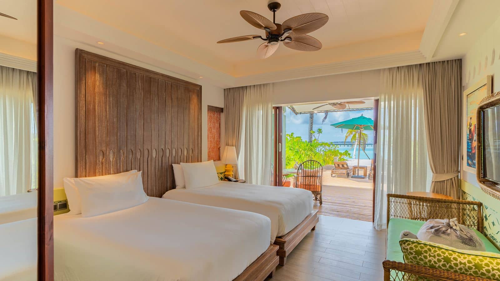 rooms-two-bedroom-family-beach-room-with-pool