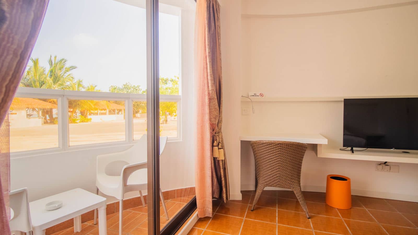 rooms-deluxe-room