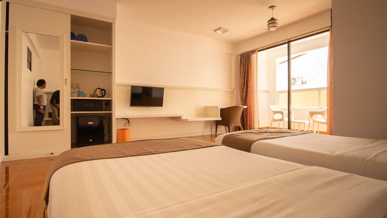 rooms-deluxe-room