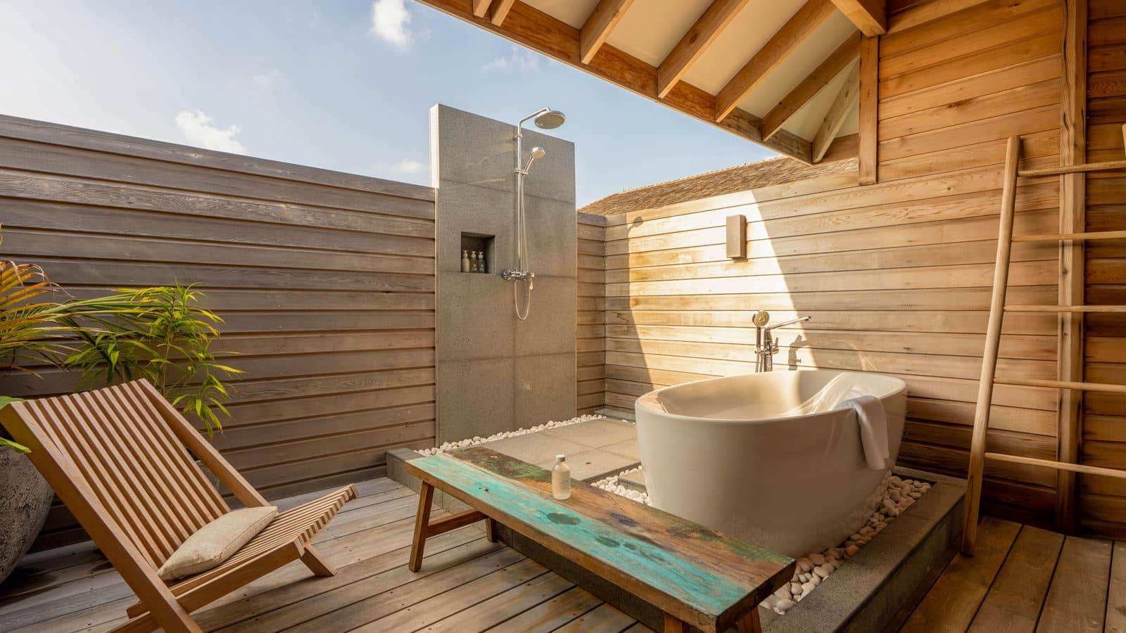 rooms-lagoon-pool-villa