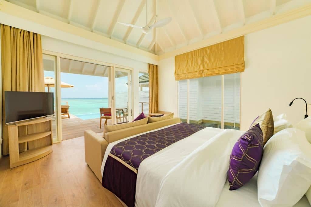 rooms-ocean-villa-with-pool-+-slide