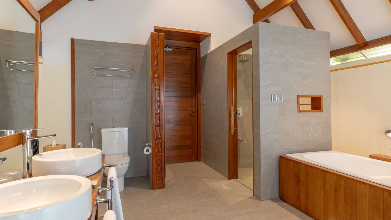 rooms-pool-beach-villa