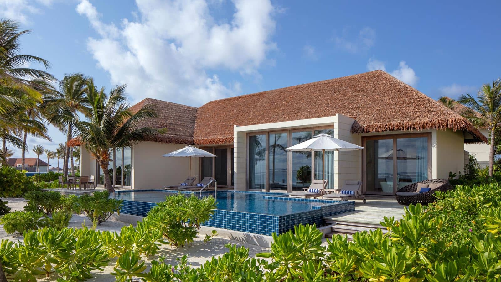 rooms-beach-villa--2-bedrooms-pool--suite-view