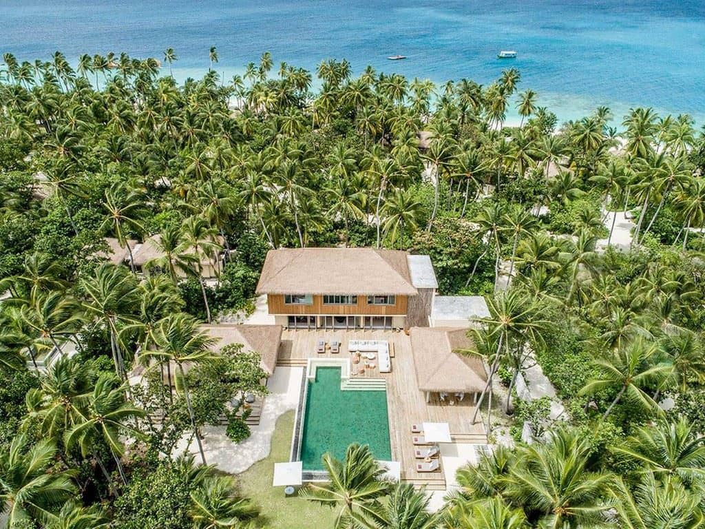 rooms-three-bedroom-royal-beachfront-residence