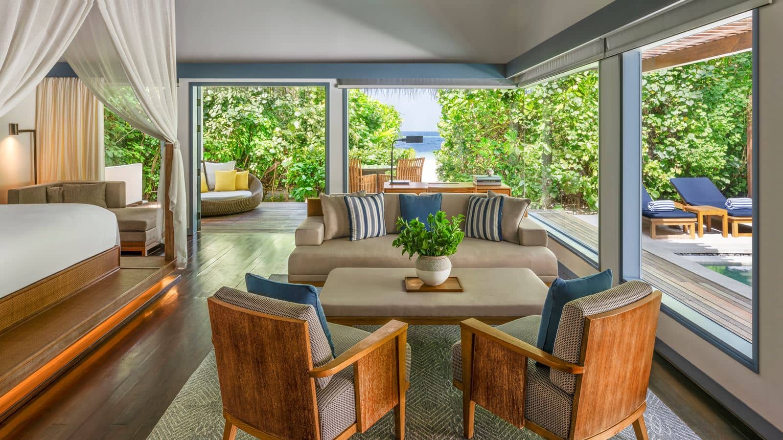 rooms-oceanfront-beach-pool-villa-1br
