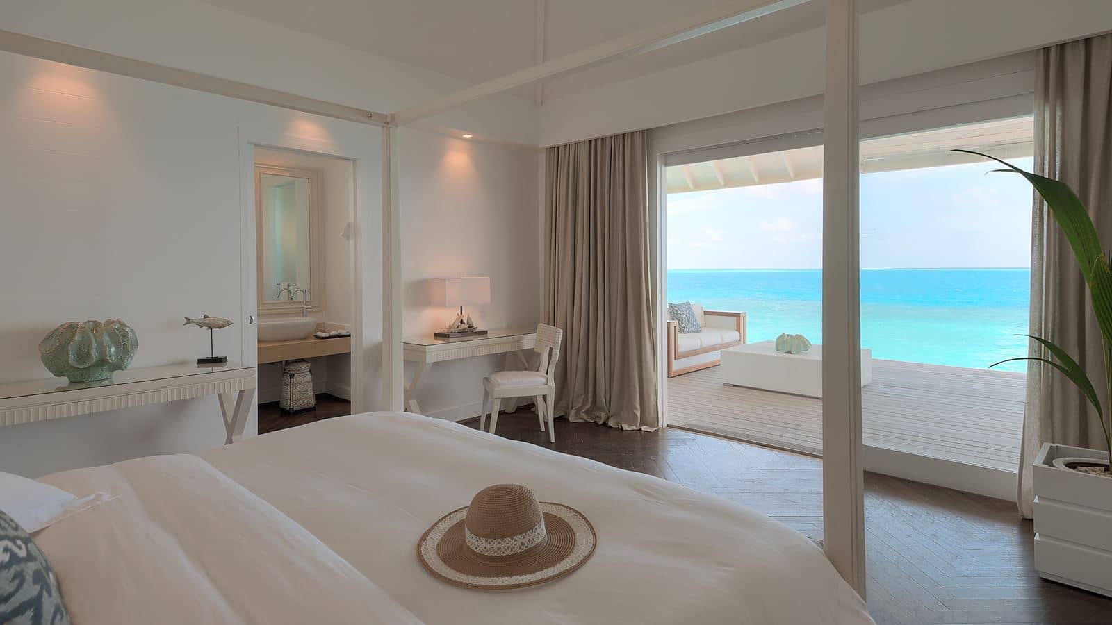 rooms-jaccuzi-water-villa