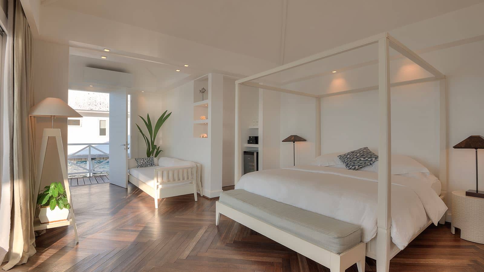 rooms-jaccuzi-water-villa