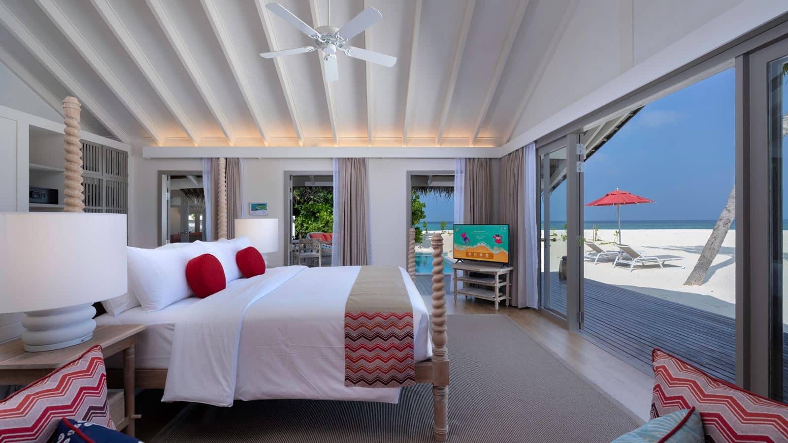 rooms-beach-pool-suites