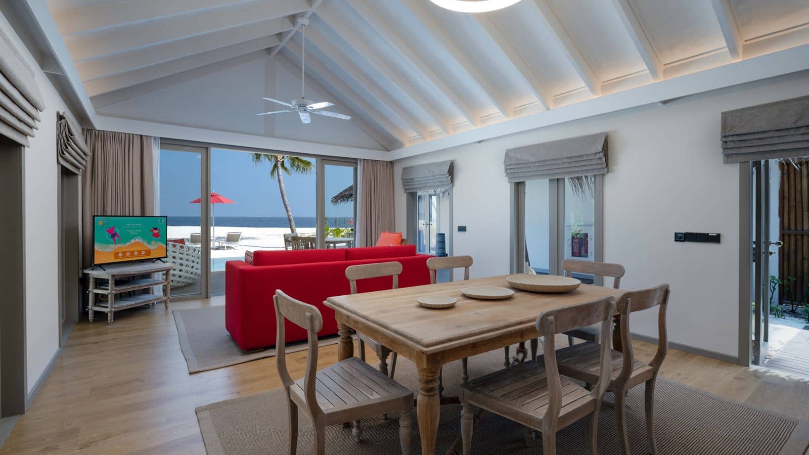 rooms-beach-pool-suites