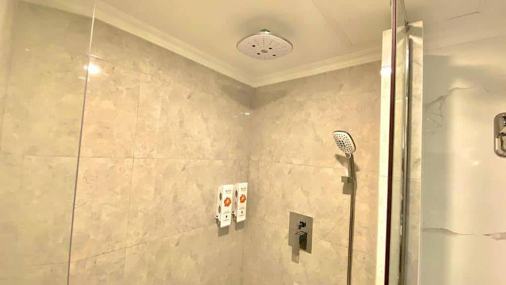 rooms-deluxe-double-room-seaview-with-balcony