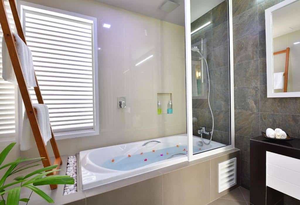 rooms-velana-suite-with-balcony