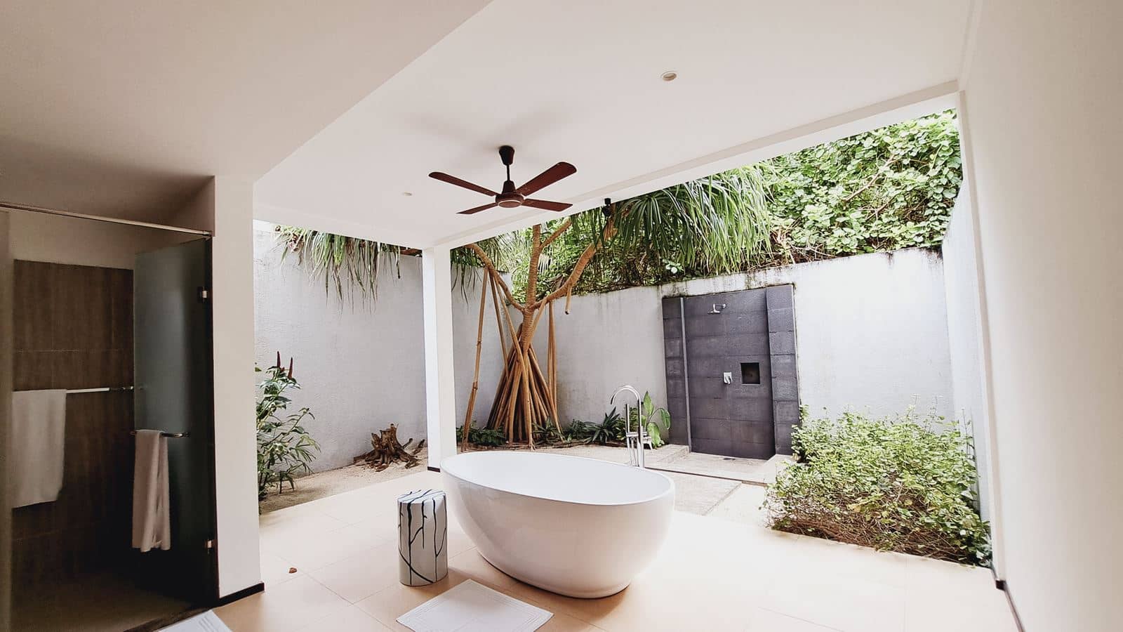 rooms-double-room-superior-sea-view-beach-access--dbls2