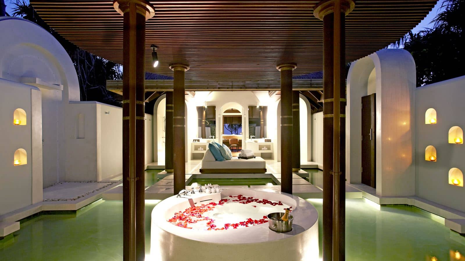 rooms-beach-pool-villa