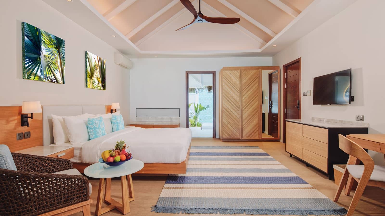 rooms-interconnected-beach-villa-with-jacuzzi