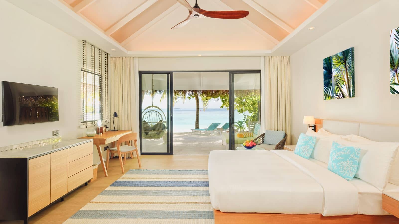 rooms-interconnected-beach-villa-with-jacuzzi