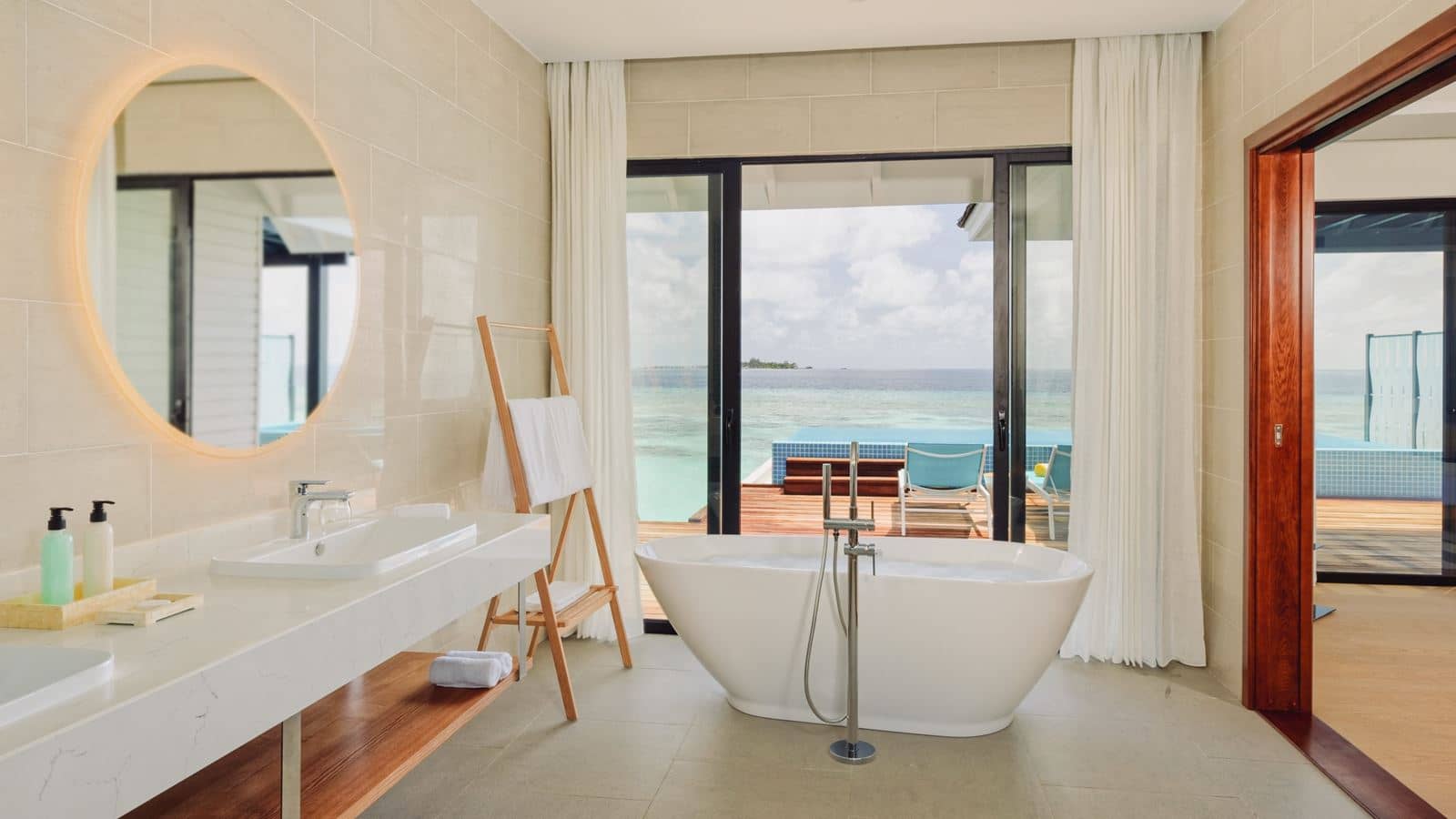 rooms-water-villa-with-pool