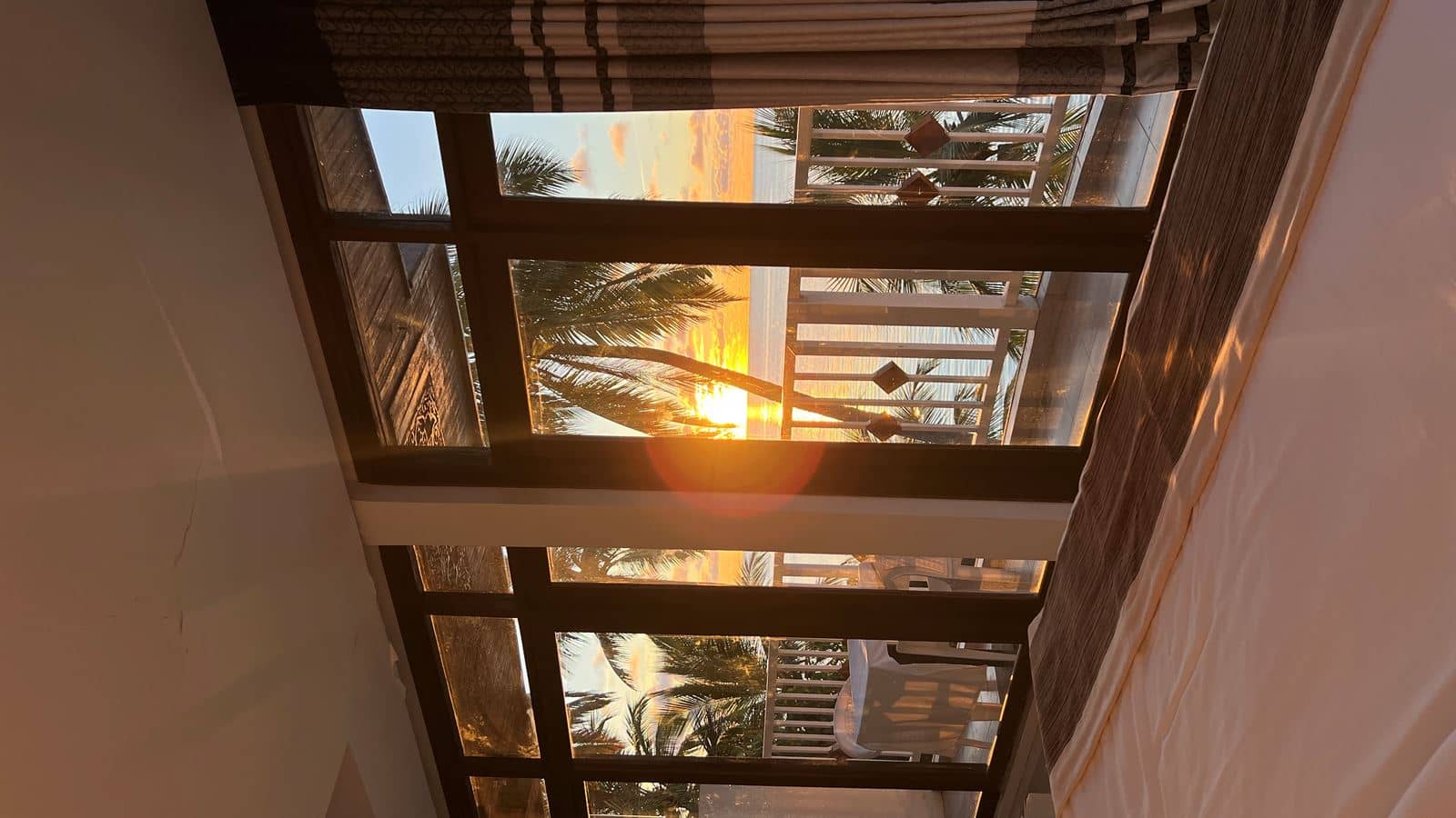 rooms-deluxe-suite-seaview-with-balcony