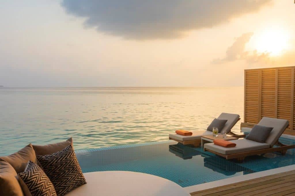 rooms-sunset-water-villa-with-pool