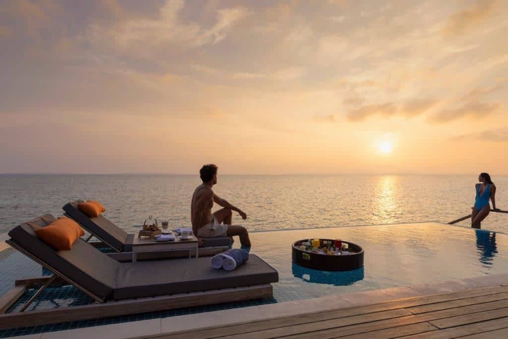 rooms-sunset-water-villa-with-pool