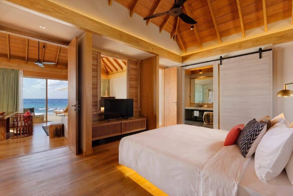 rooms-superior-water-villa-with-pool