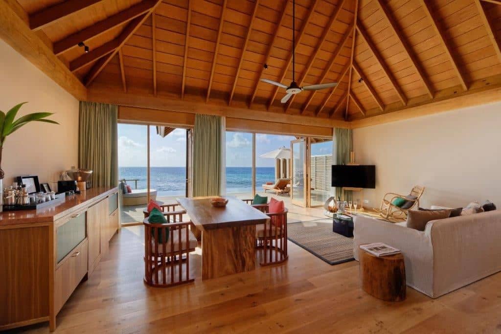 rooms-superior-water-villa-with-pool