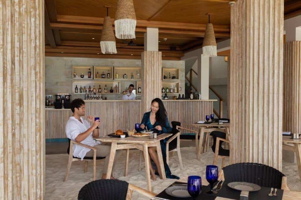 restaurants-dinner-beach-club-restaurant