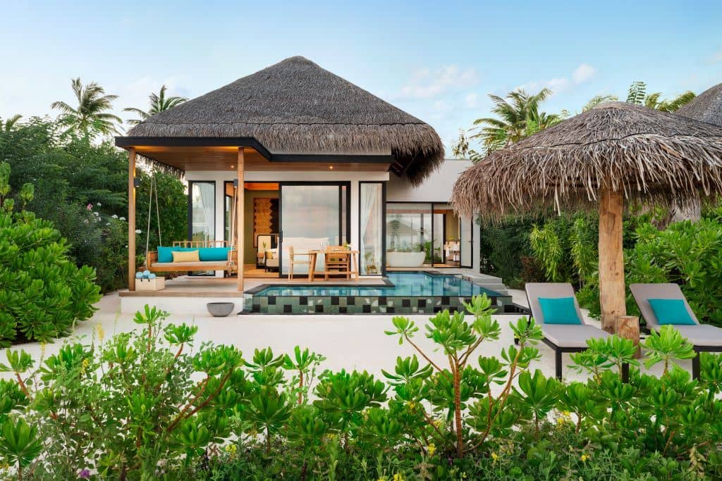 rooms-onebedroom-beach-pool-villa