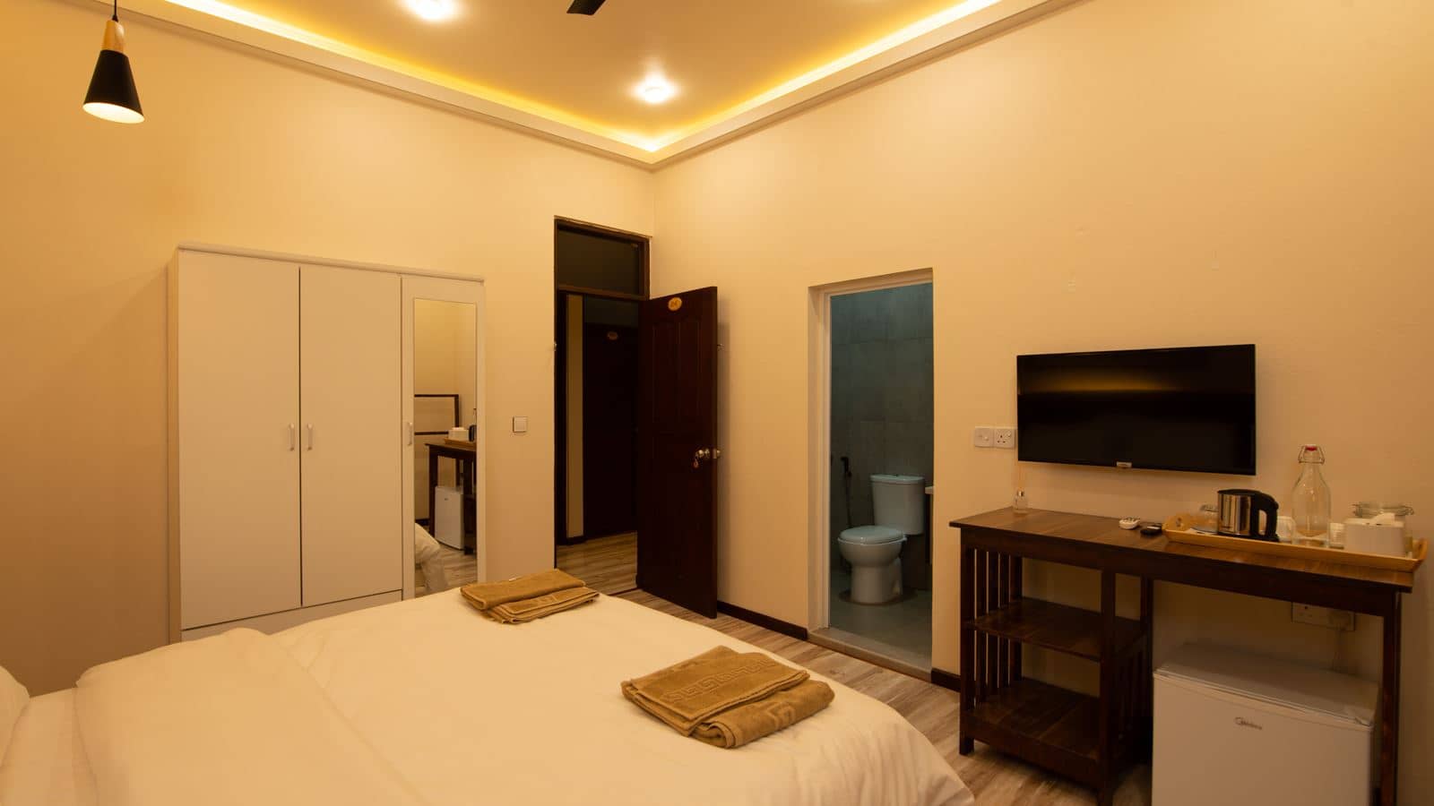rooms-deluxe-room