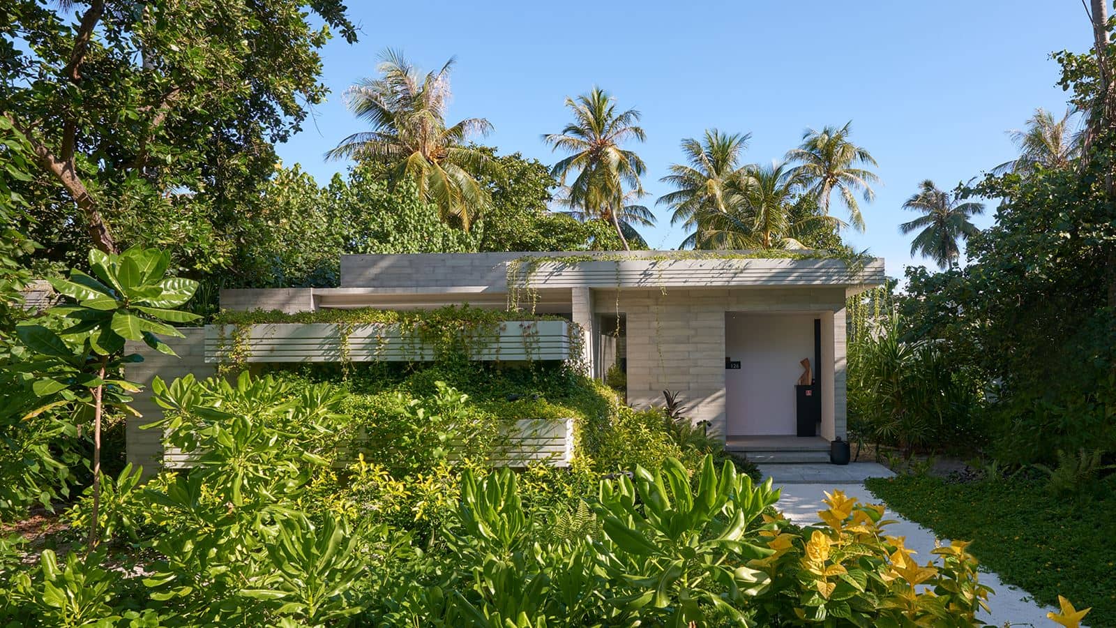 rooms-beach-pool-villa