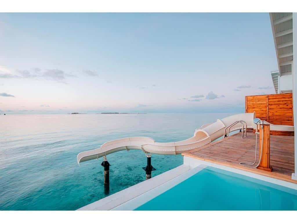 rooms-odi-water-villa-with-private-pool--slide