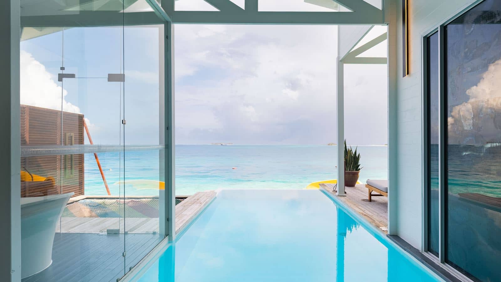 rooms-odi-water-villa-with-private-pool--slide