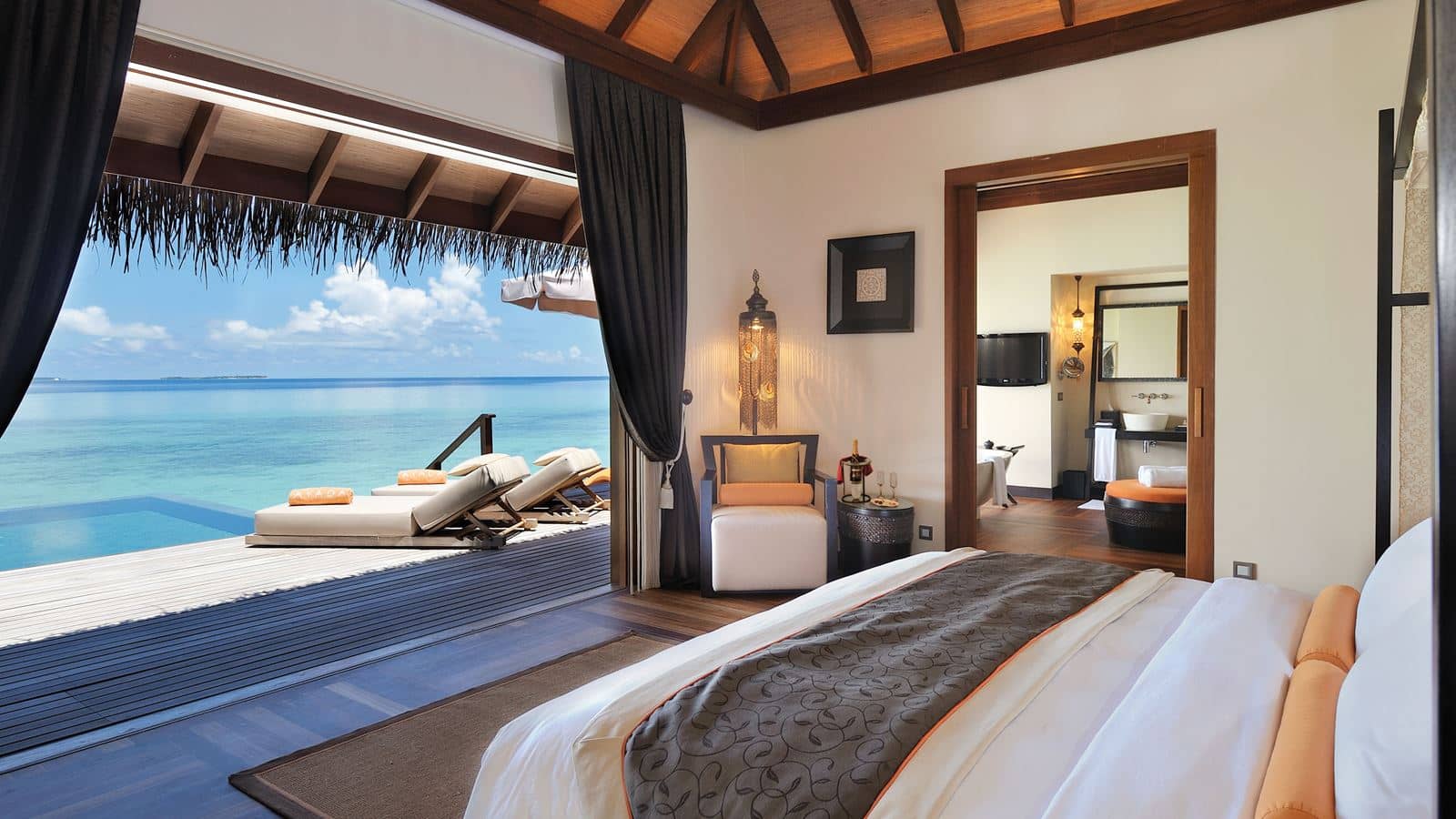rooms-sunset-ocean-suite-with-pool