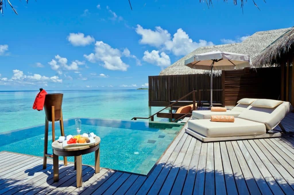 rooms-sunset-ocean-suite-with-pool