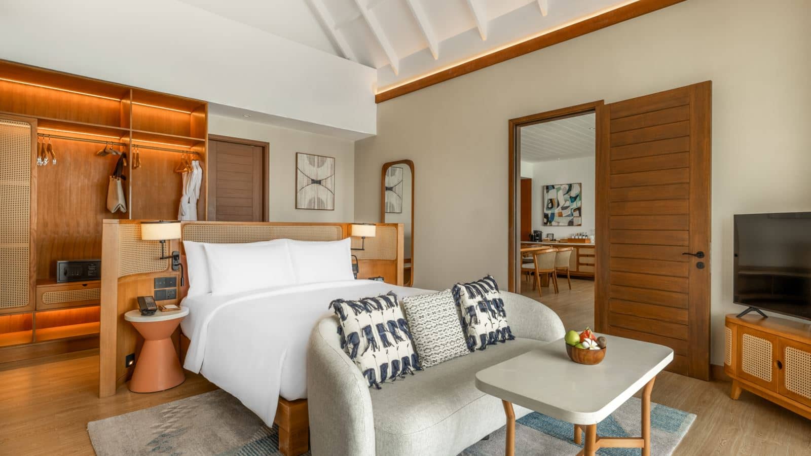 rooms-two-bedroom-family-suite-with-private-pool