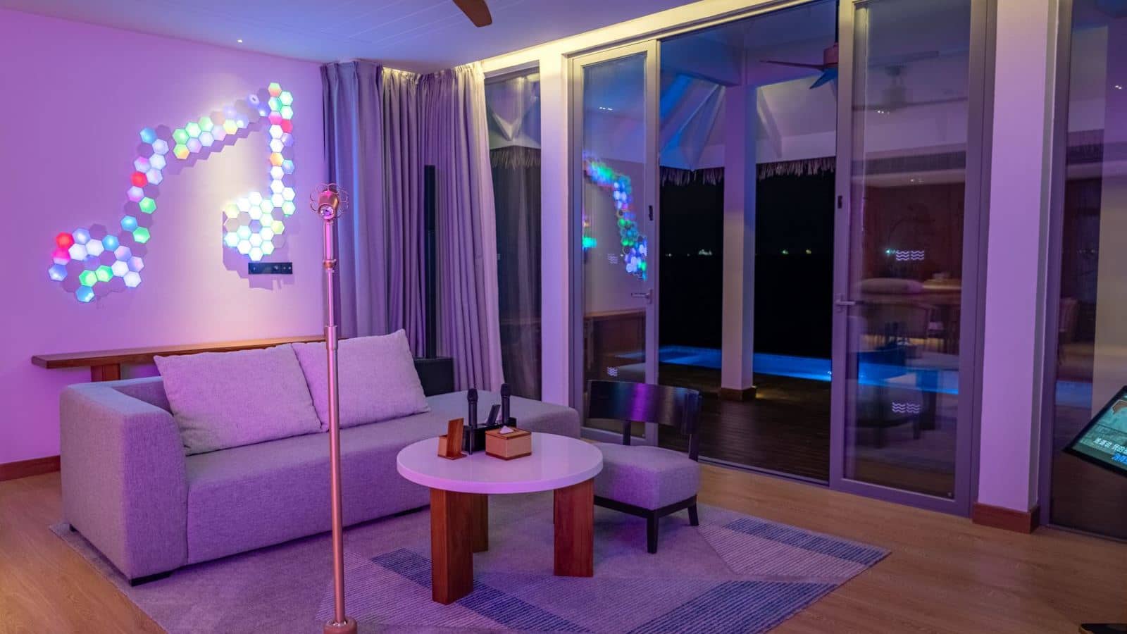 rooms-two-bedroom-party-suite-with-private-pool
