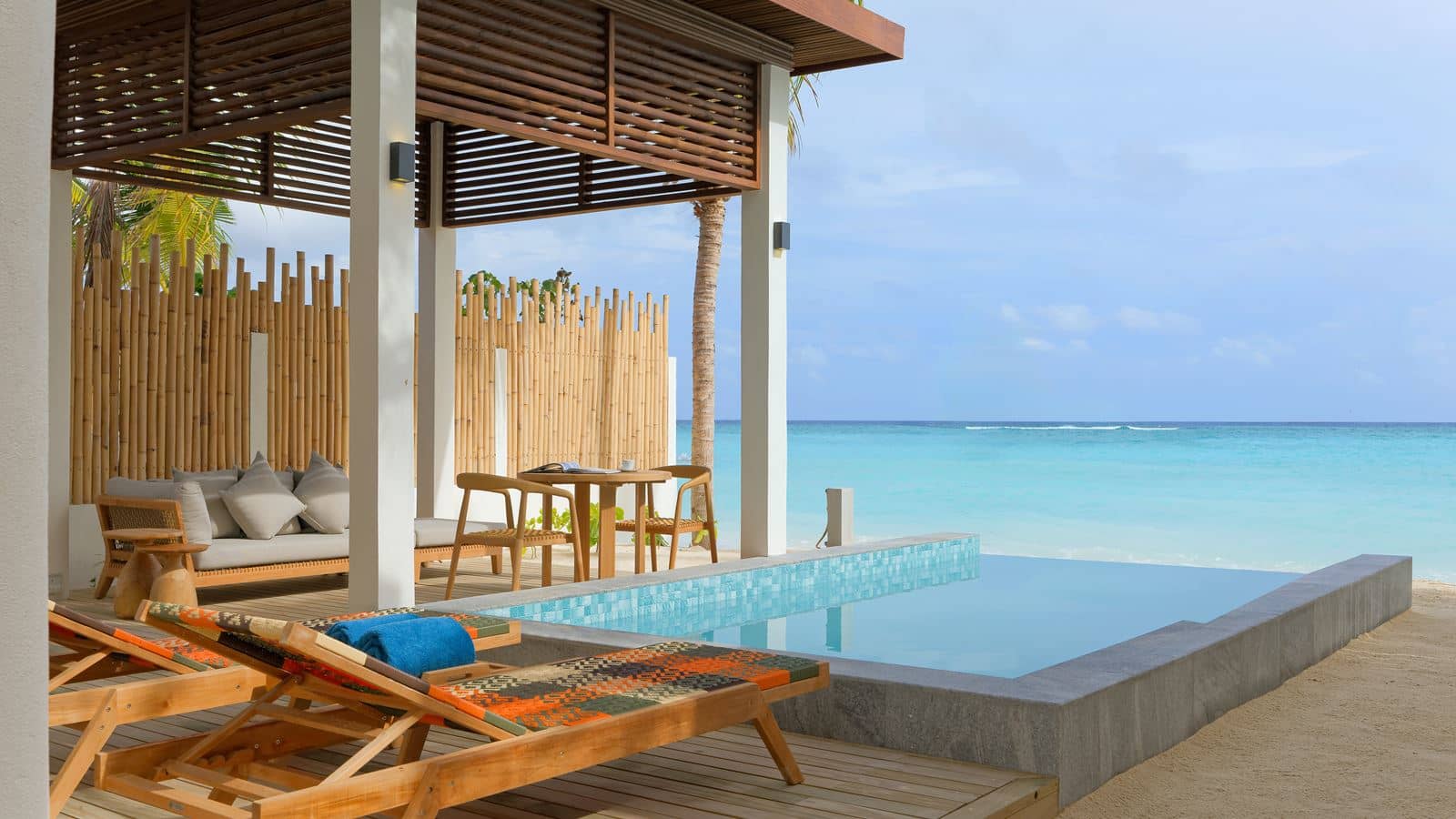 rooms-beach-pool-villa
