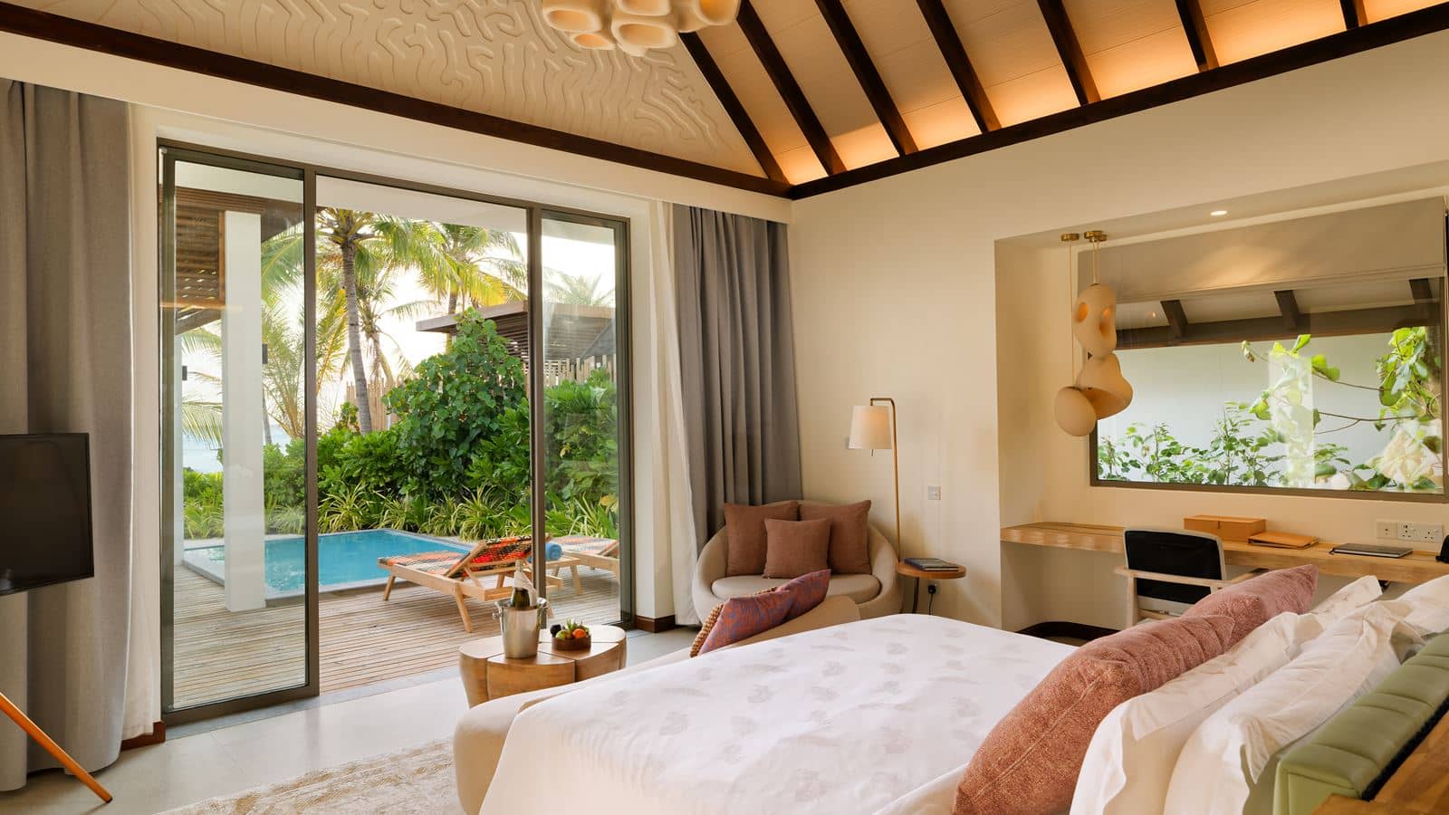 rooms-beach-pool-villa