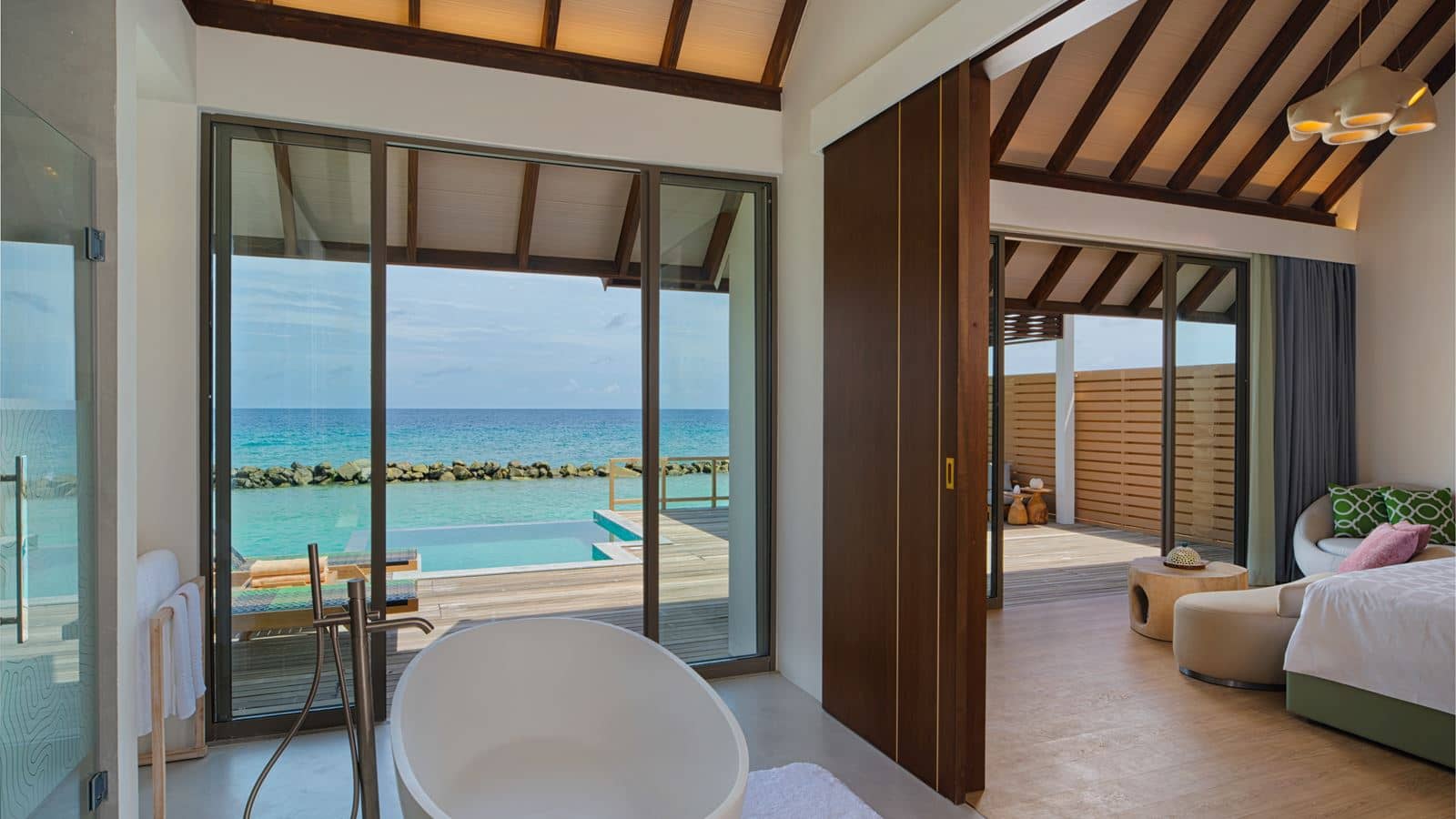 rooms-semiocean-pool-villa