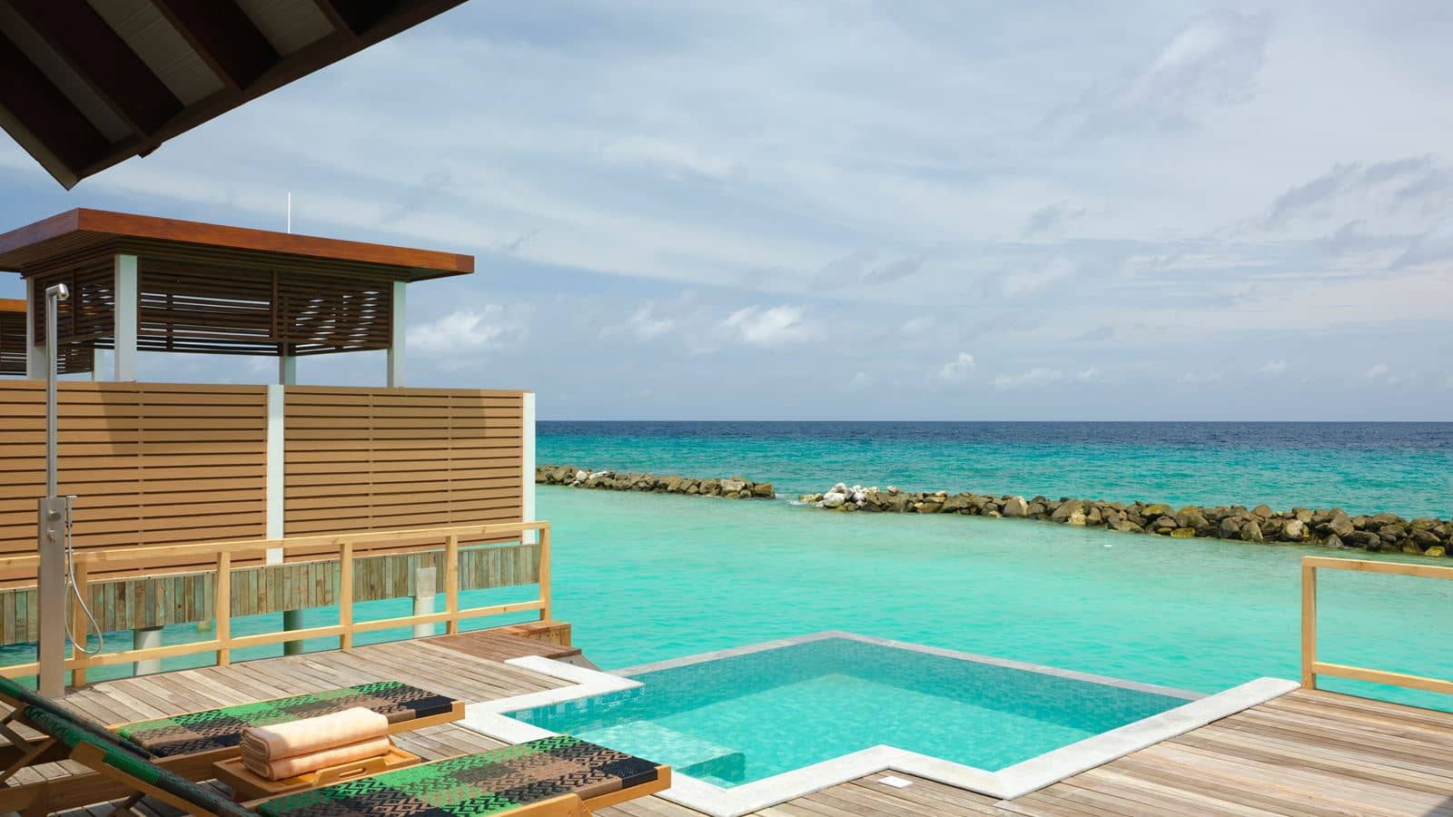 rooms-semiocean-pool-villa