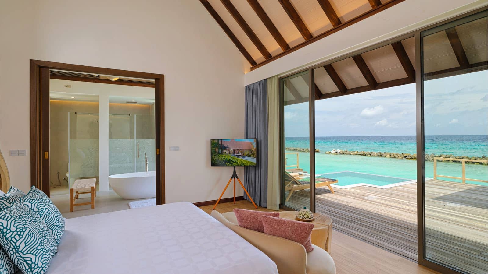 rooms-semiocean-pool-villa