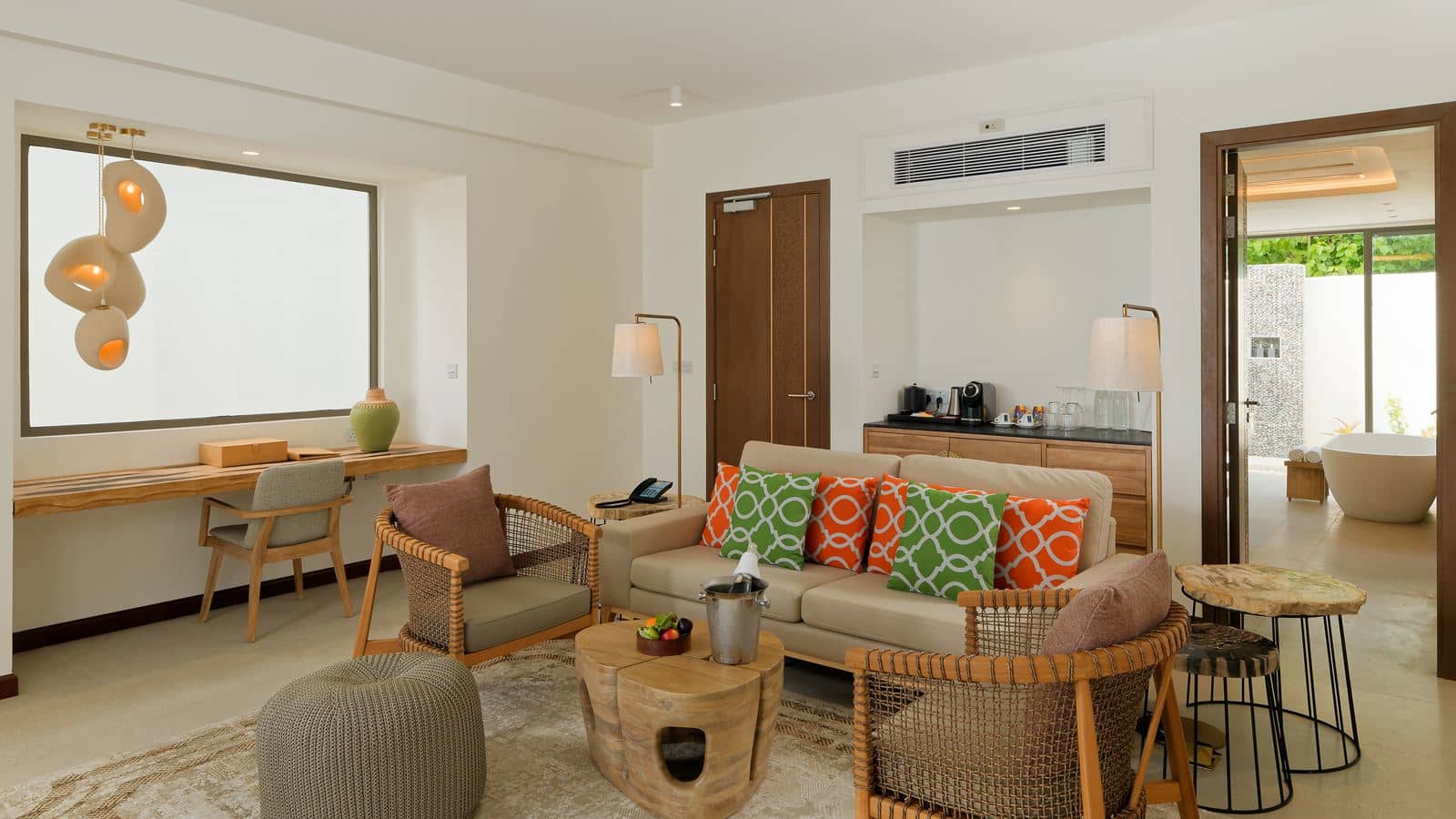 rooms-beach-pool-suite